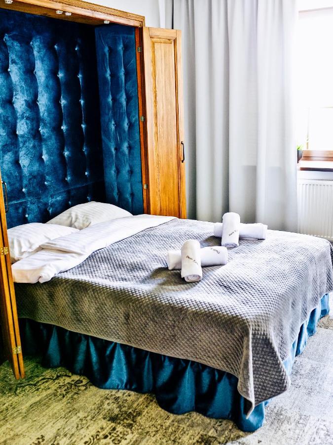 Dwor Karwacz Bed & Breakfast Пшасниш Екстериор снимка