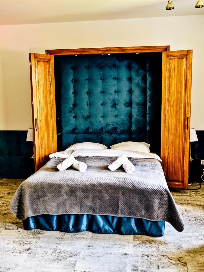 Dwor Karwacz Bed & Breakfast Пшасниш Екстериор снимка