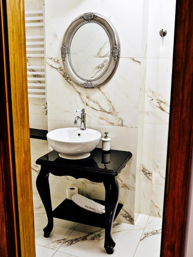Dwor Karwacz Bed & Breakfast Пшасниш Екстериор снимка