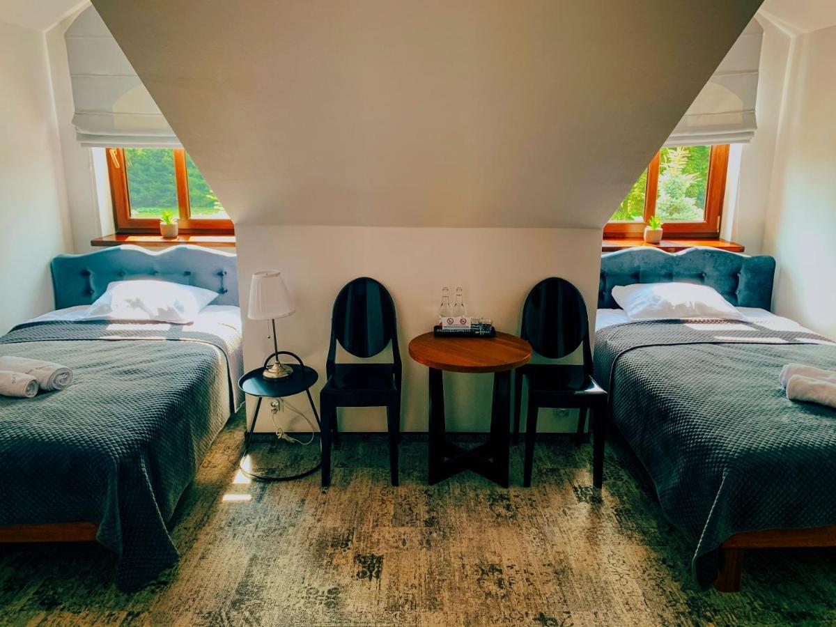 Dwor Karwacz Bed & Breakfast Пшасниш Екстериор снимка