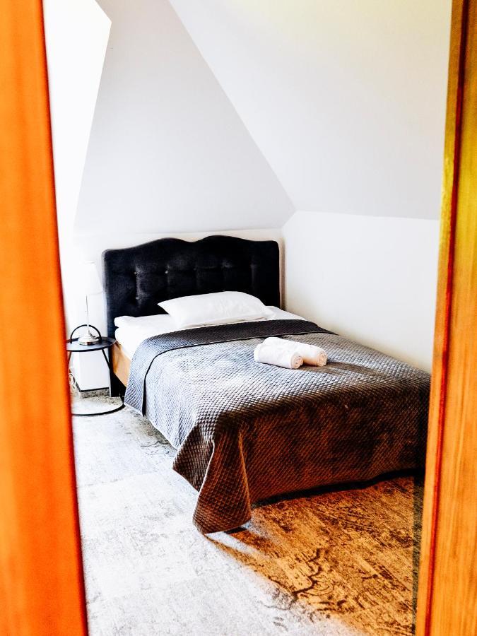 Dwor Karwacz Bed & Breakfast Пшасниш Екстериор снимка