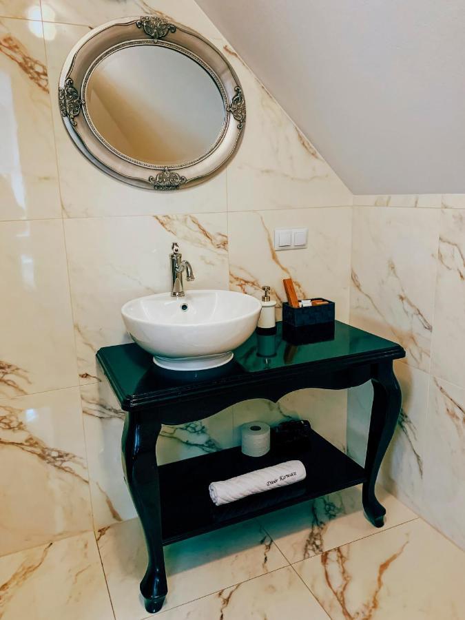 Dwor Karwacz Bed & Breakfast Пшасниш Екстериор снимка