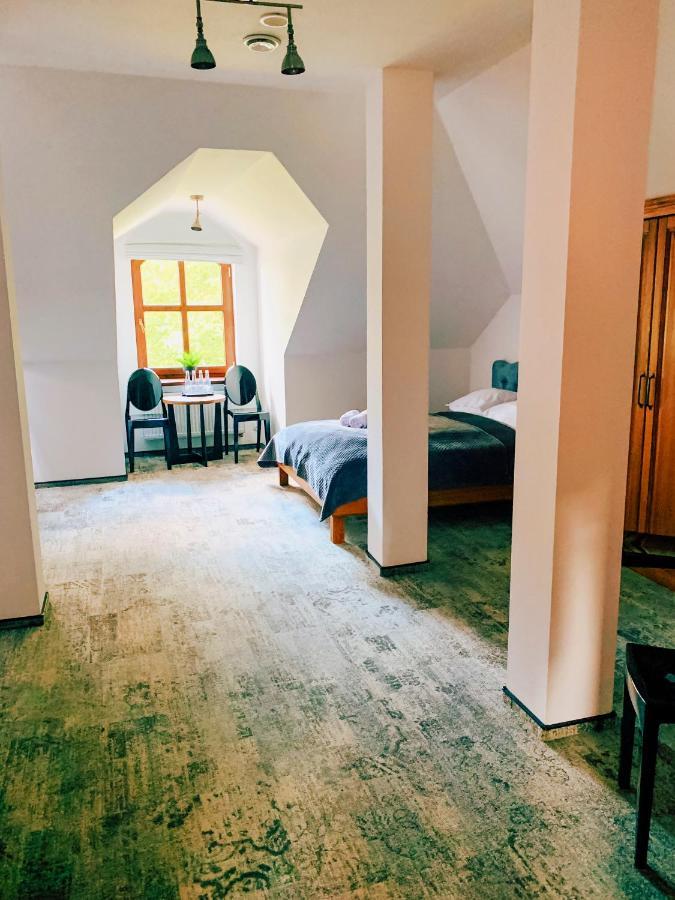 Dwor Karwacz Bed & Breakfast Пшасниш Екстериор снимка
