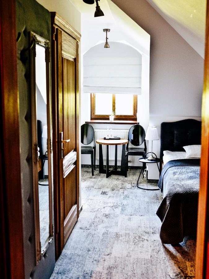 Dwor Karwacz Bed & Breakfast Пшасниш Екстериор снимка