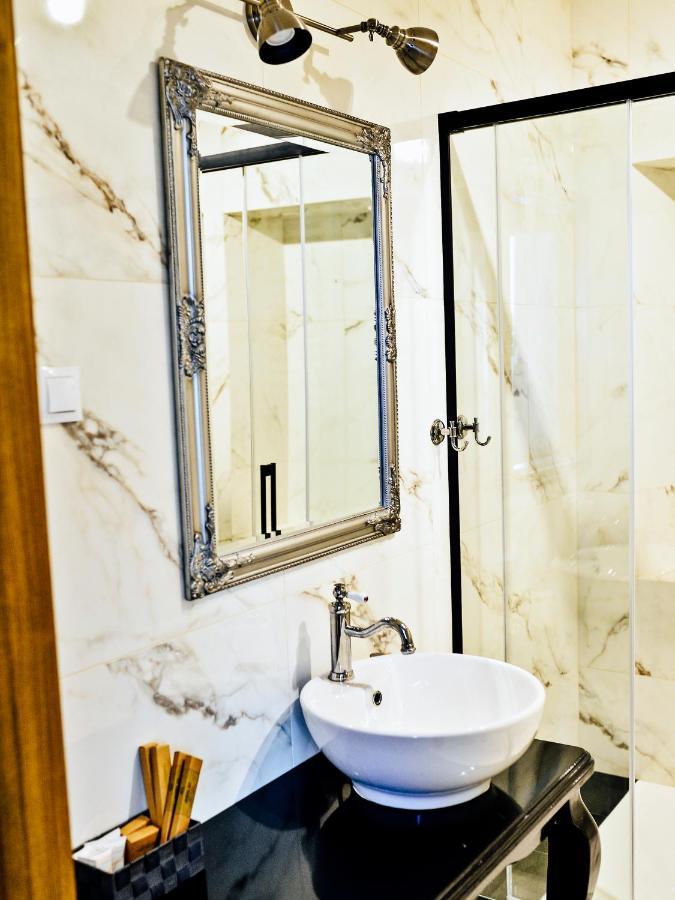 Dwor Karwacz Bed & Breakfast Пшасниш Екстериор снимка