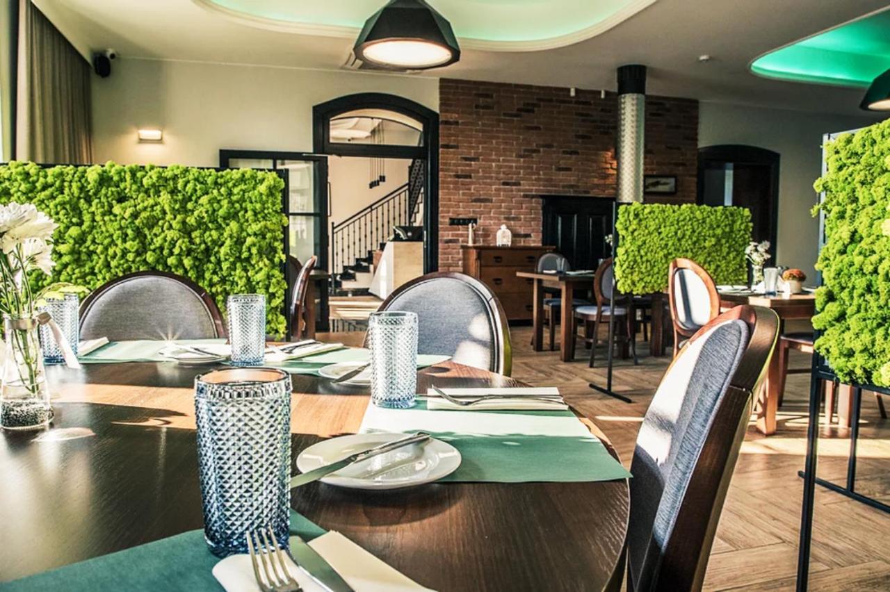 Dwor Karwacz Bed & Breakfast Пшасниш Екстериор снимка