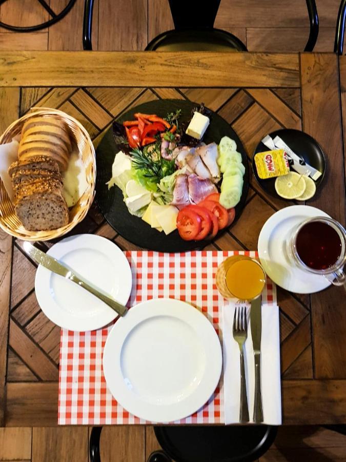 Dwor Karwacz Bed & Breakfast Пшасниш Екстериор снимка
