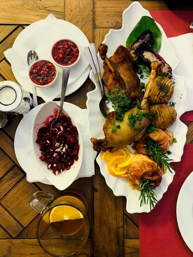 Dwor Karwacz Bed & Breakfast Пшасниш Екстериор снимка