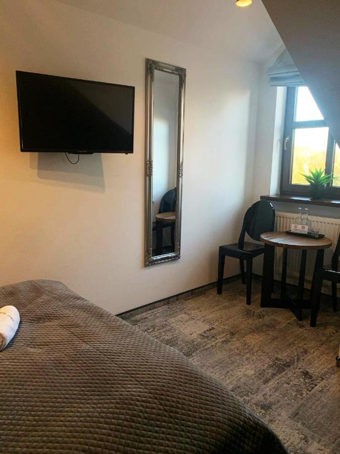 Dwor Karwacz Bed & Breakfast Пшасниш Екстериор снимка