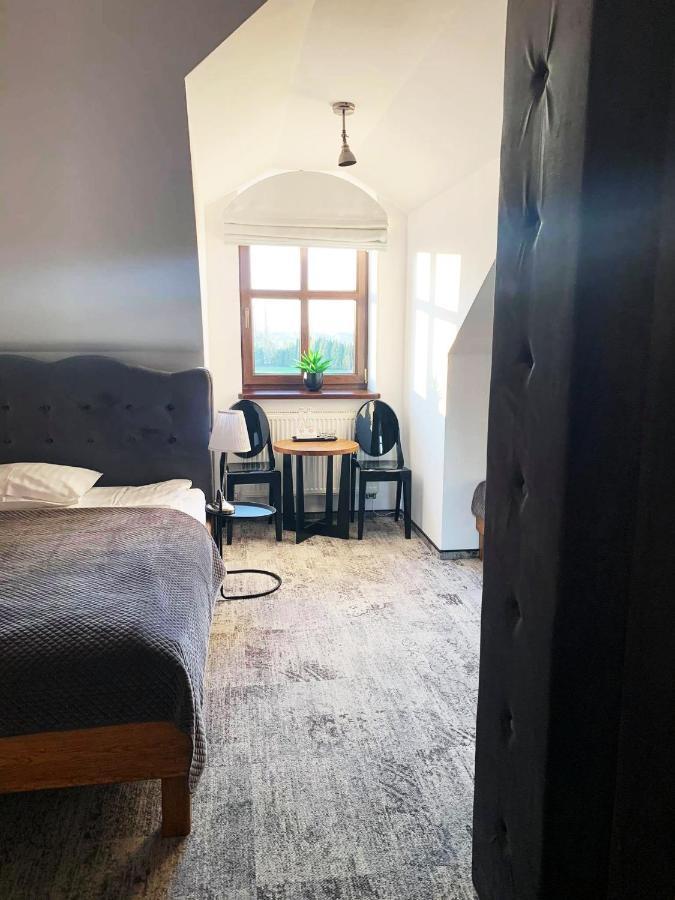 Dwor Karwacz Bed & Breakfast Пшасниш Екстериор снимка