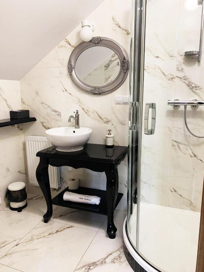 Dwor Karwacz Bed & Breakfast Пшасниш Екстериор снимка
