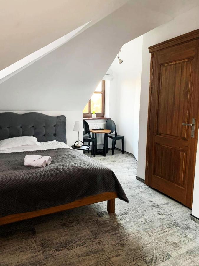 Dwor Karwacz Bed & Breakfast Пшасниш Екстериор снимка