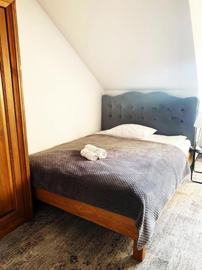 Dwor Karwacz Bed & Breakfast Пшасниш Екстериор снимка