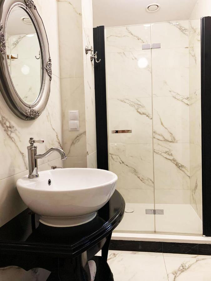 Dwor Karwacz Bed & Breakfast Пшасниш Екстериор снимка
