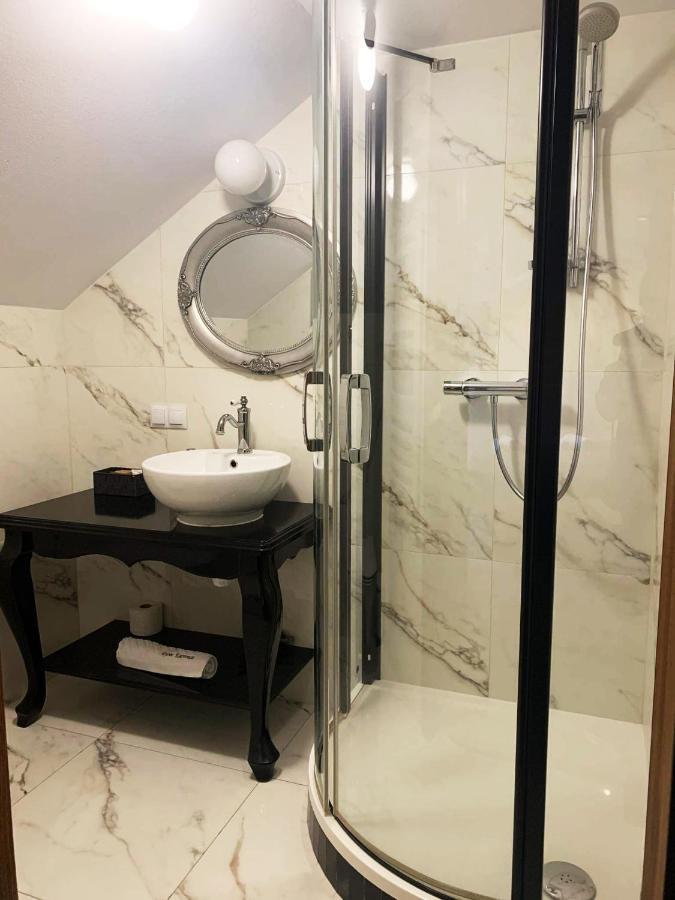 Dwor Karwacz Bed & Breakfast Пшасниш Екстериор снимка