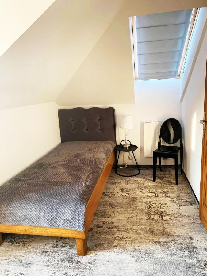 Dwor Karwacz Bed & Breakfast Пшасниш Екстериор снимка